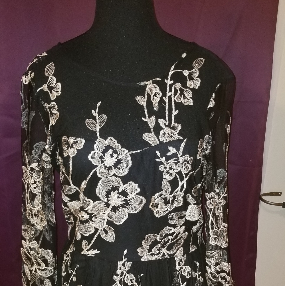Versona Dress